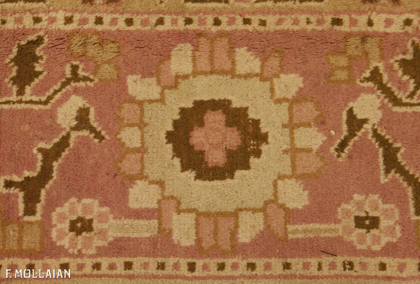 Antique Turkish Ushak (Oushak) Carpet n°:12784316